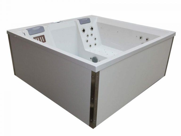 outdoor-whirlpool-infinitas-mb1100-seitlich-1024x768